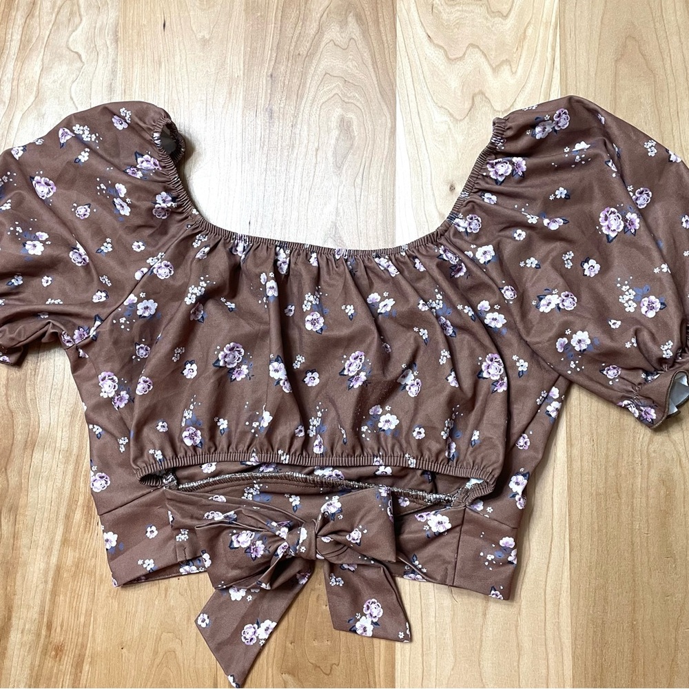 Altar'd State Women's XXL Brown Floral Puff Sleeve Crop Top - Picture 2 of 2